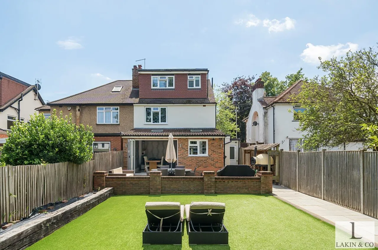 Swakeleys Road, Ickenham, UB10 8BA, photo 16