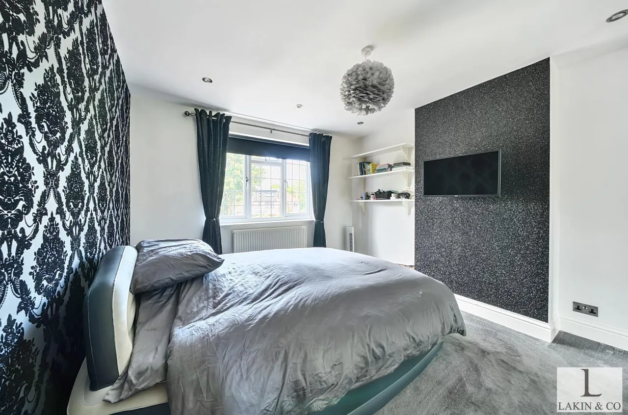 Swakeleys Road, Ickenham, UB10 8BA, photo 10