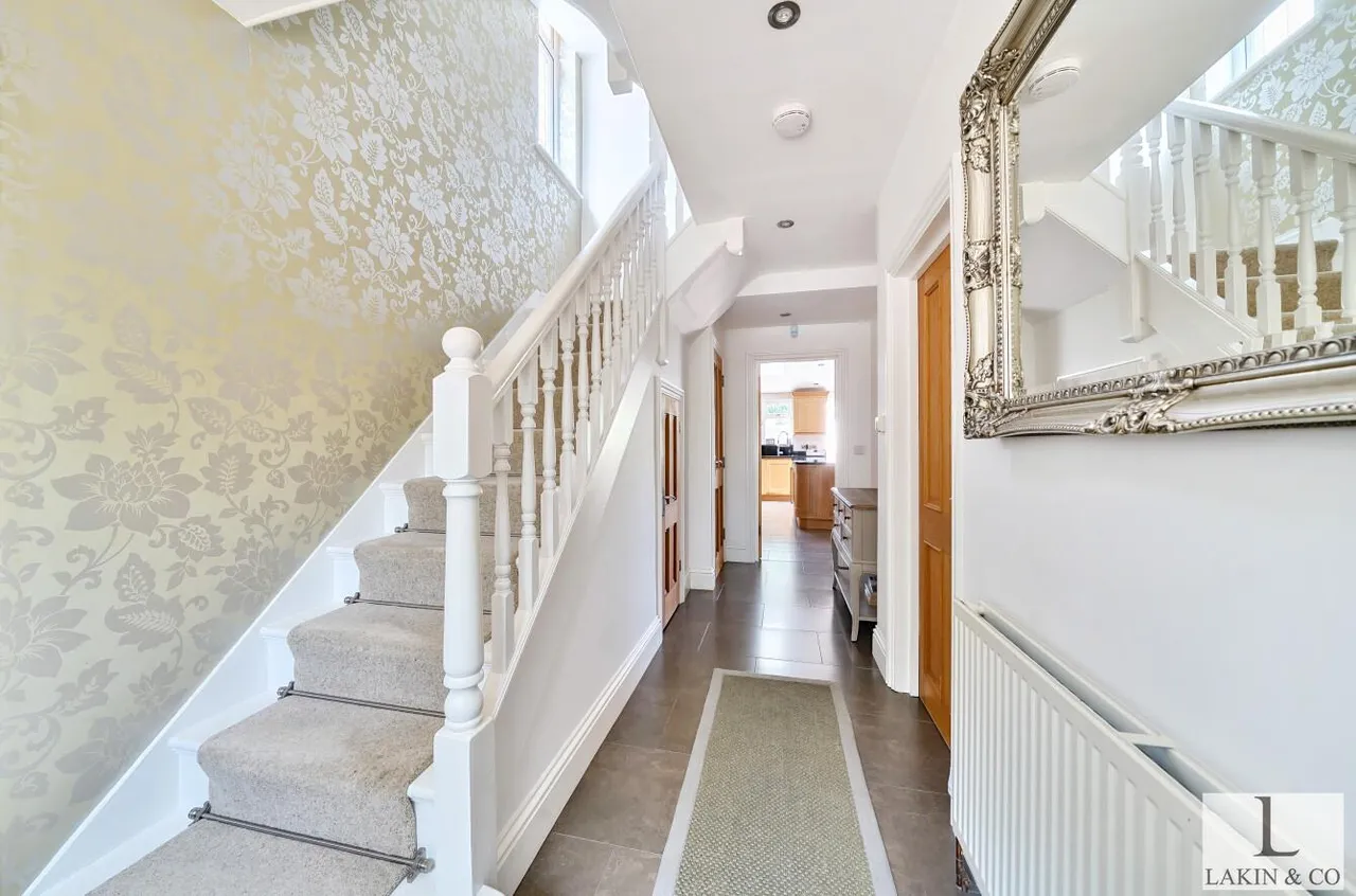 Swakeleys Road, Ickenham, UB10 8BA, photo 14