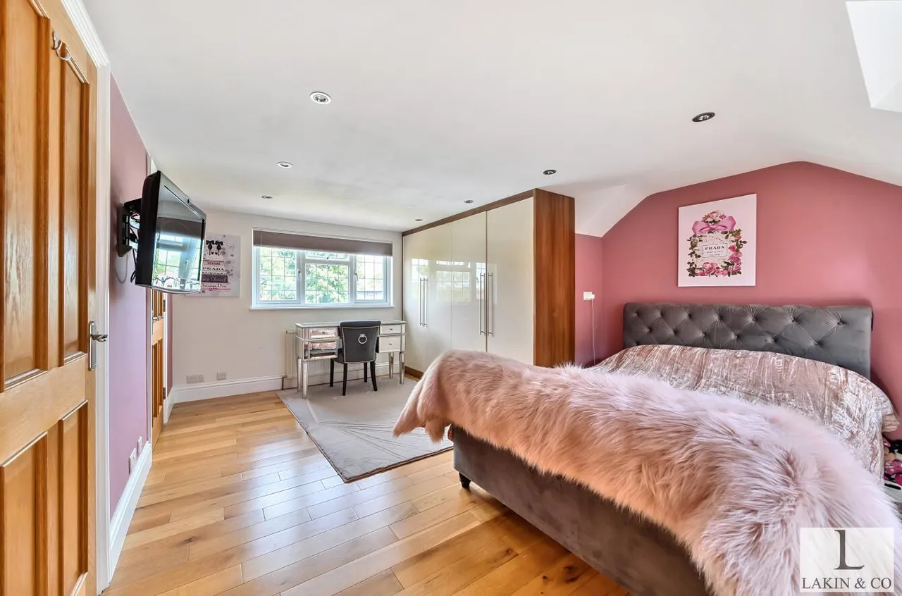 Swakeleys Road, Ickenham, UB10 8BA, photo 7