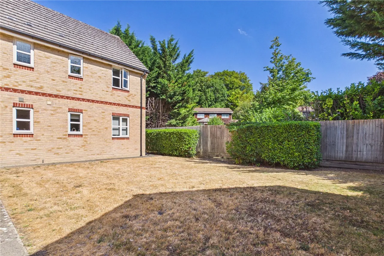 Lawrence Place, Newbury, RG14, photo 7