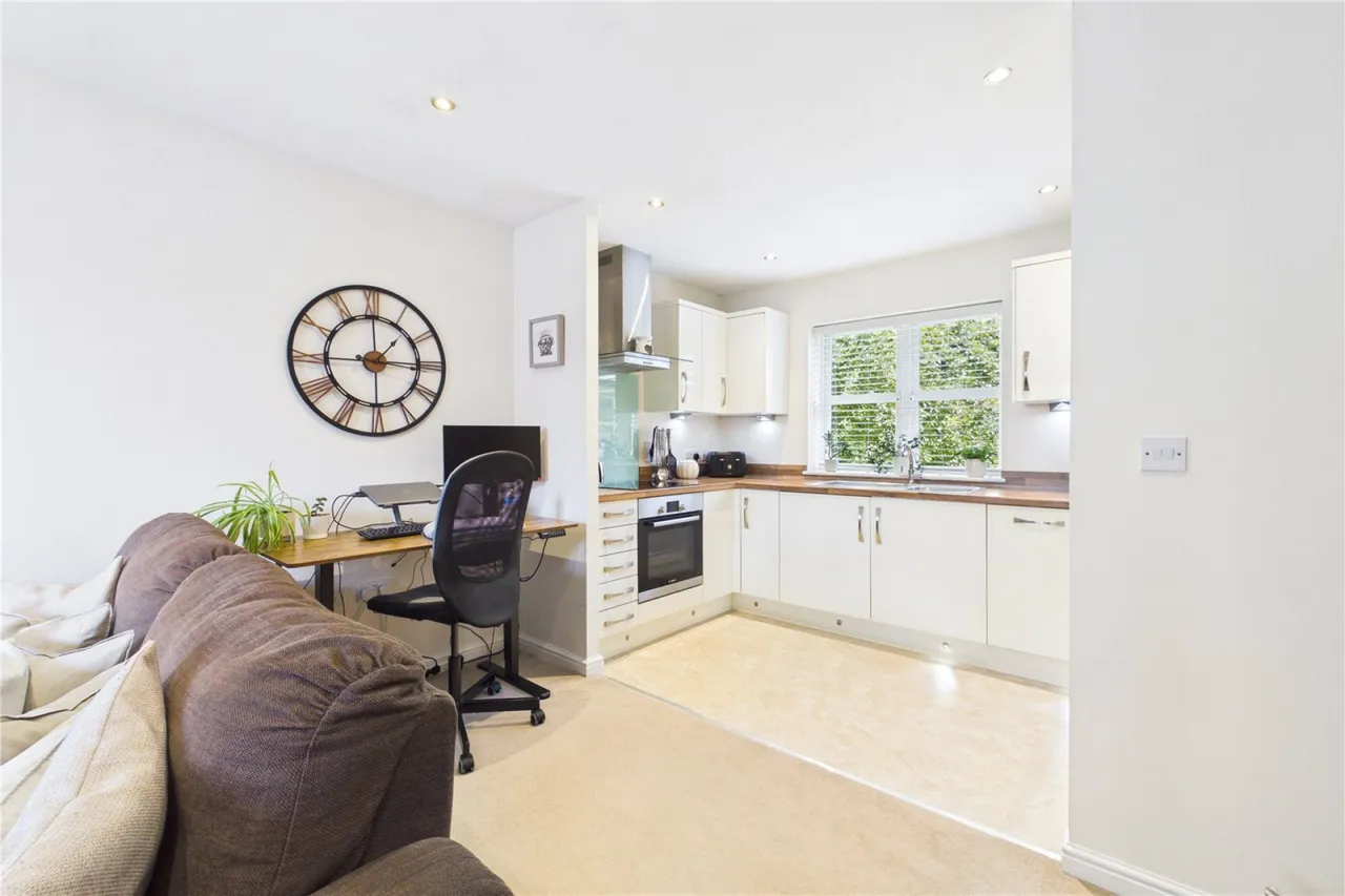 Lawrence Place, Newbury, RG14, photo 6
