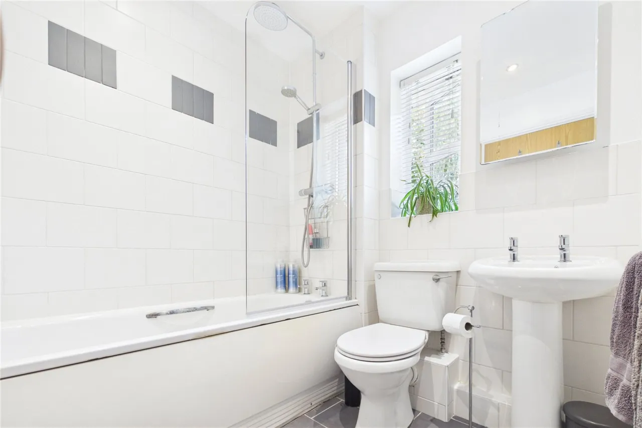 Lawrence Place, Newbury, RG14, photo 11