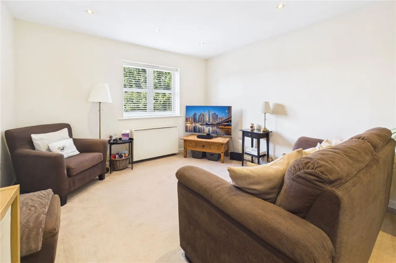 Lawrence Place, Newbury, RG14, photo 3