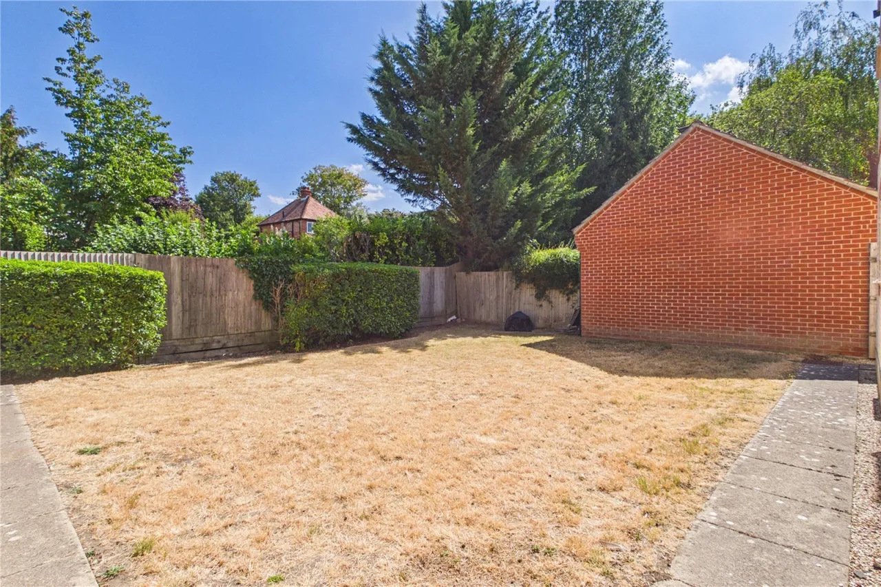 Lawrence Place, Newbury, RG14, photo 15