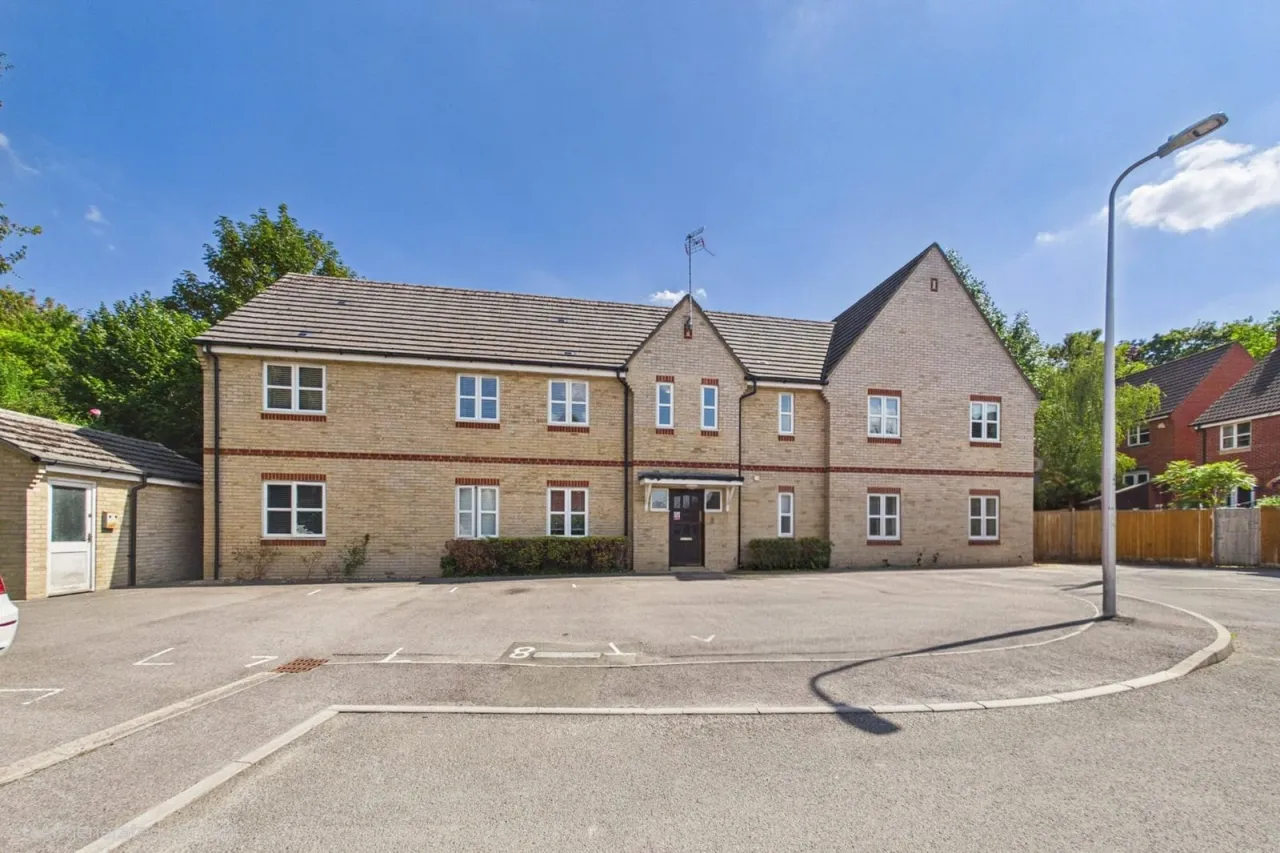 Lawrence Place, Newbury, RG14, photo 16