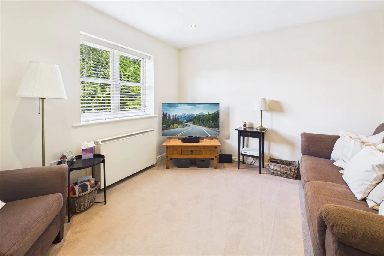 Lawrence Place, Newbury, RG14, photo 2