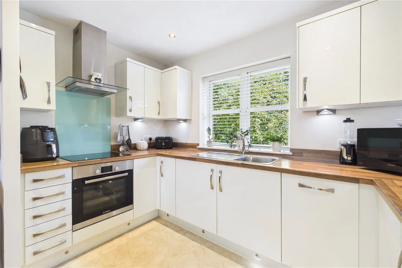 Lawrence Place, Newbury, RG14, photo 4