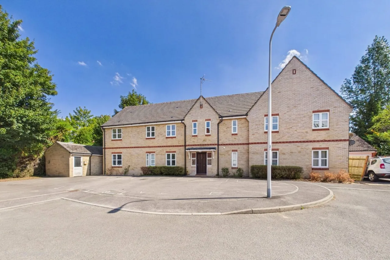 Lawrence Place, Newbury, RG14, photo 8