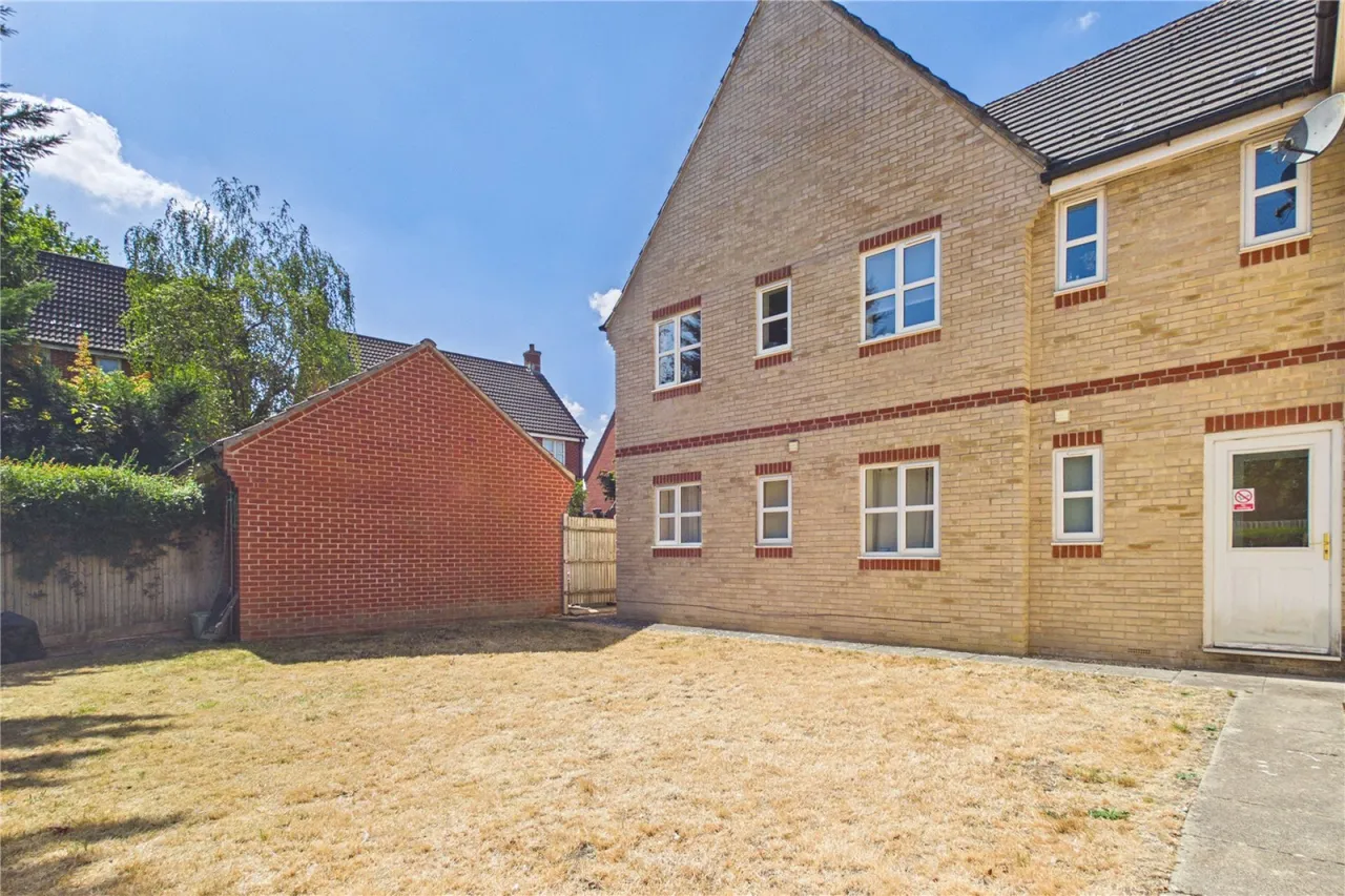 Lawrence Place, Newbury, RG14, photo 9