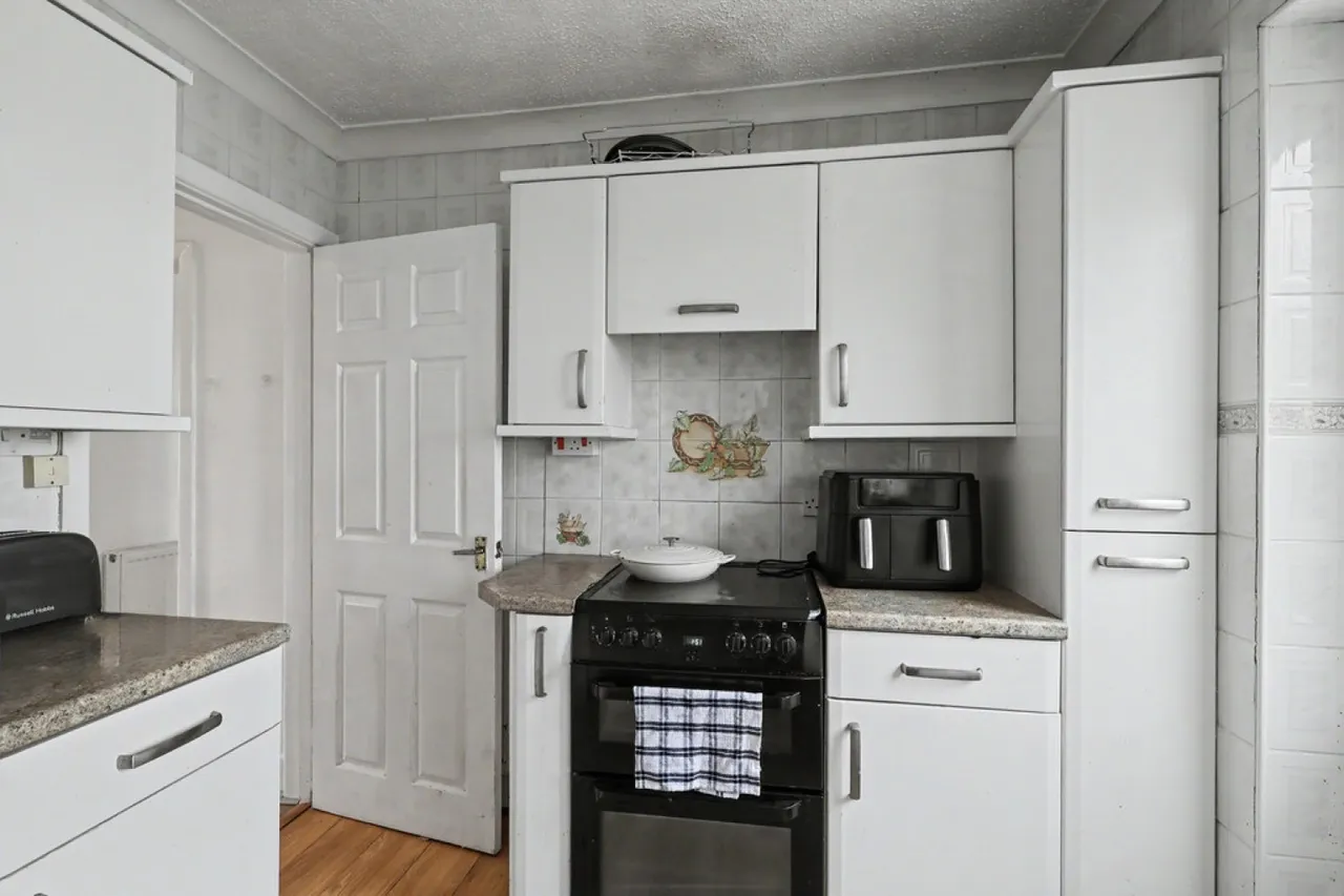 Walliscott Road, Wallisdown, photo 4