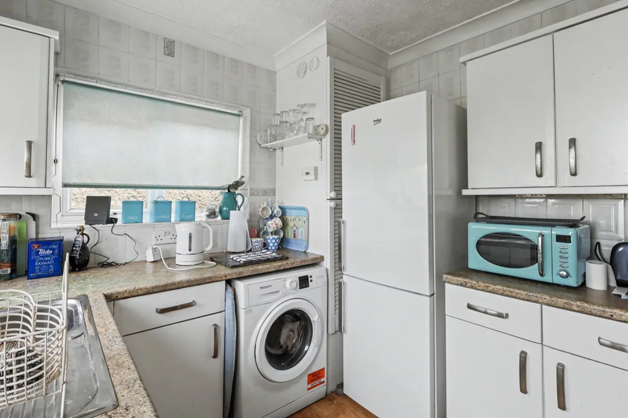 Walliscott Road, Wallisdown, photo 3