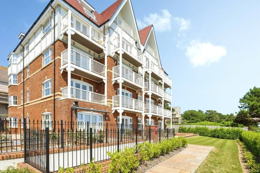 2 bed flat for sale, West Cliff Gardens, Bournemouth, BH2