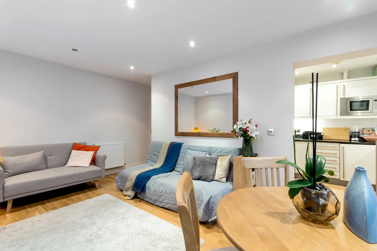 1 Lord Raglan Court, 139 Southgate Road, London, photo 2