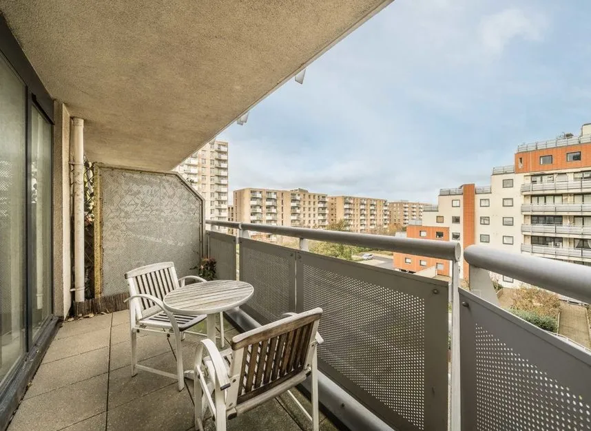 Wards Wharf Approach, Pontoon Docks, E16, photo 4