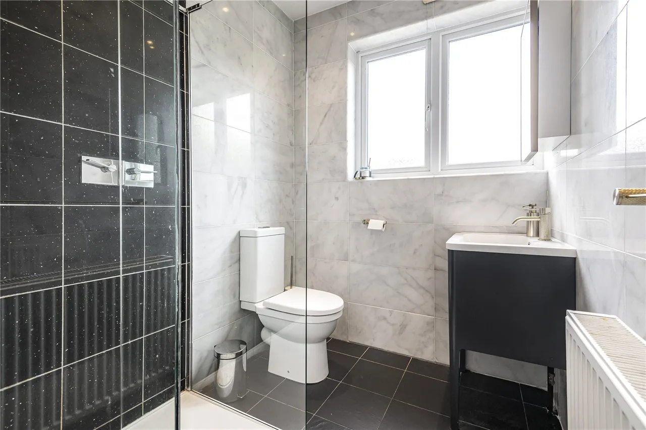 Hoodcote Gardens, London, N21 2NG, photo 15