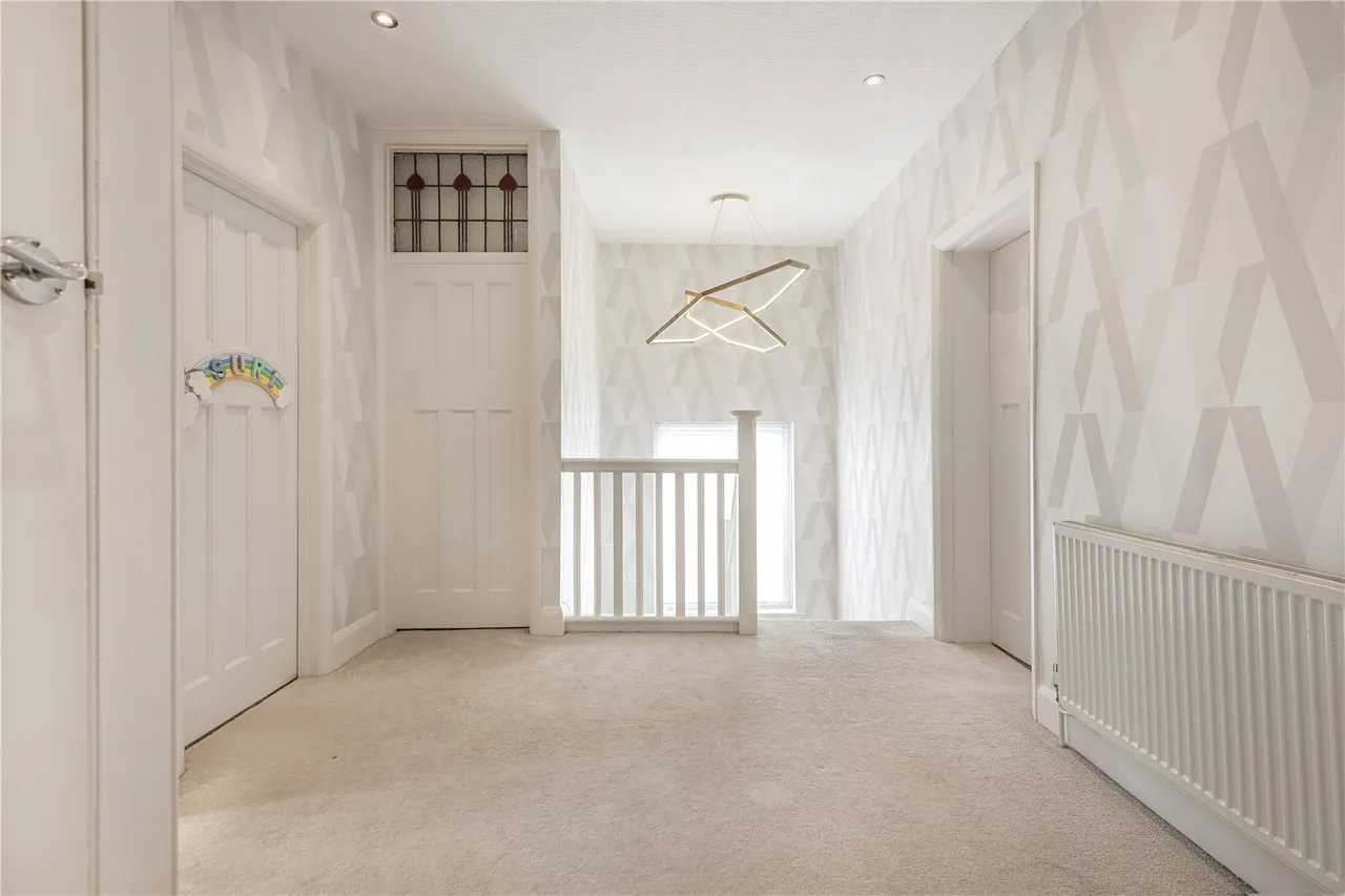 Hoodcote Gardens, London, N21 2NG, photo 11