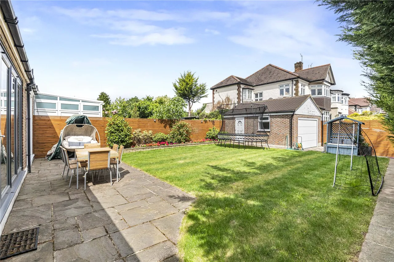 Hoodcote Gardens, London, N21 2NG, photo 20