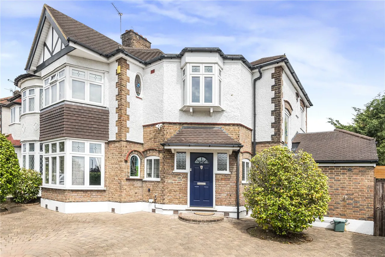 4 bed house for sale — Hoodcote Gardens, London, N21 2NG