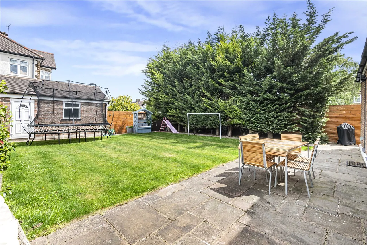 Hoodcote Gardens, London, N21 2NG, photo 19