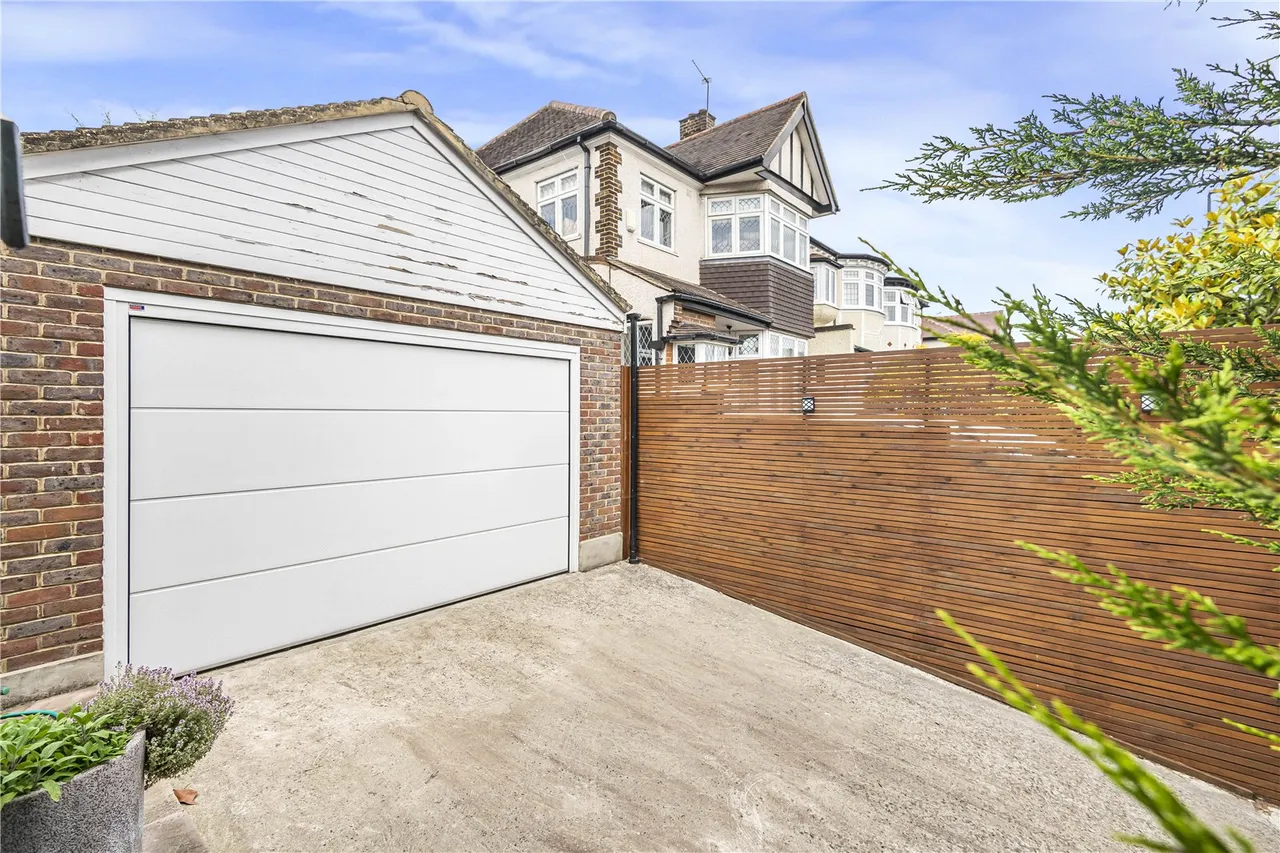 Hoodcote Gardens, London, N21 2NG, photo 21