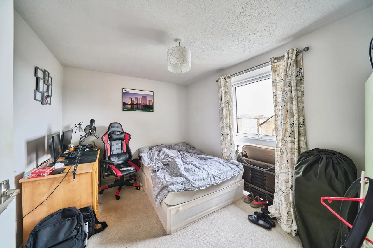 Aylesbury Close, London, E7, photo 13
