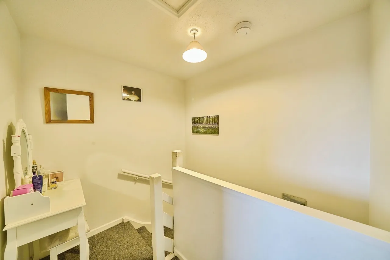 Aylesbury Close, London, E7, photo 11