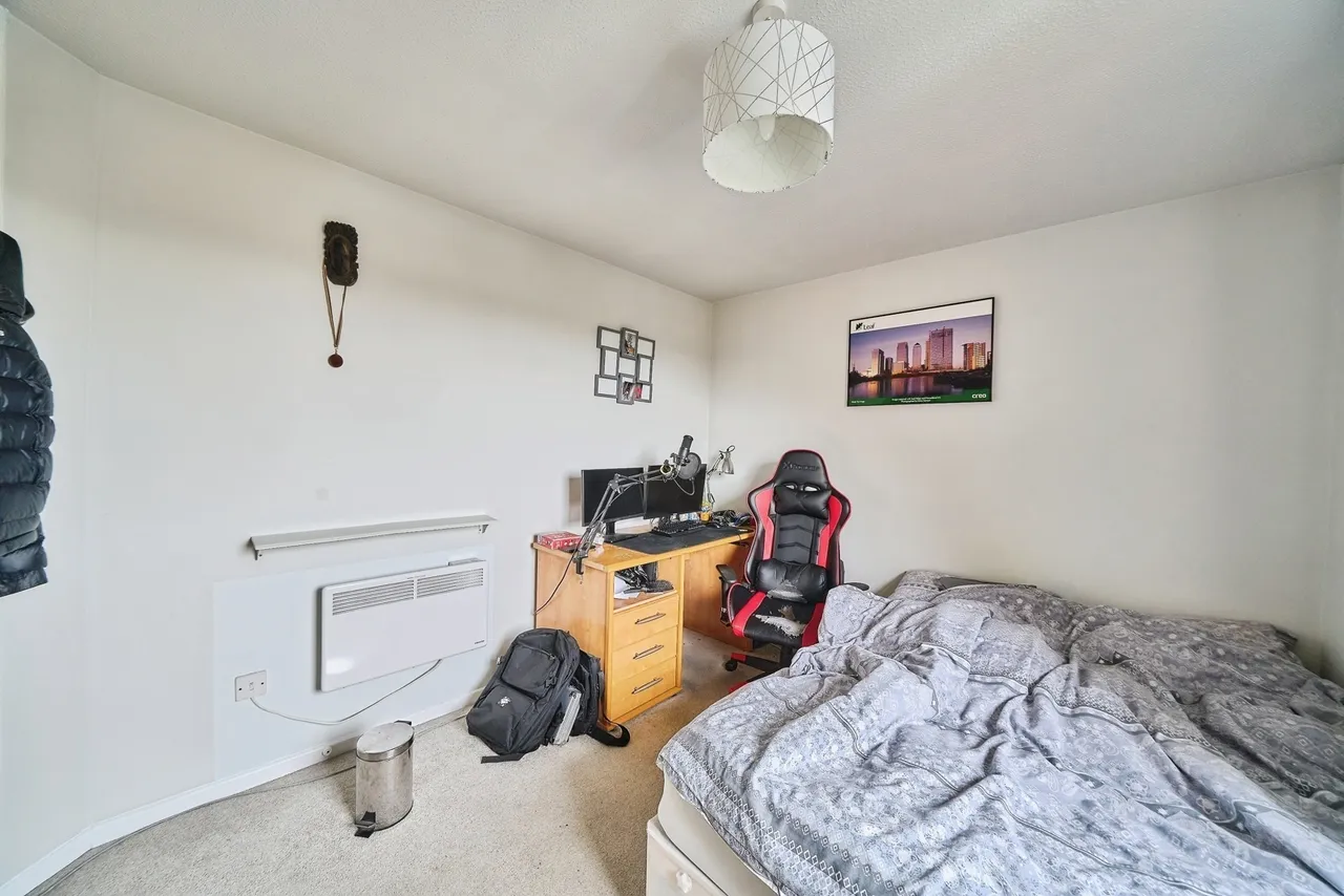 Aylesbury Close, London, E7, photo 9
