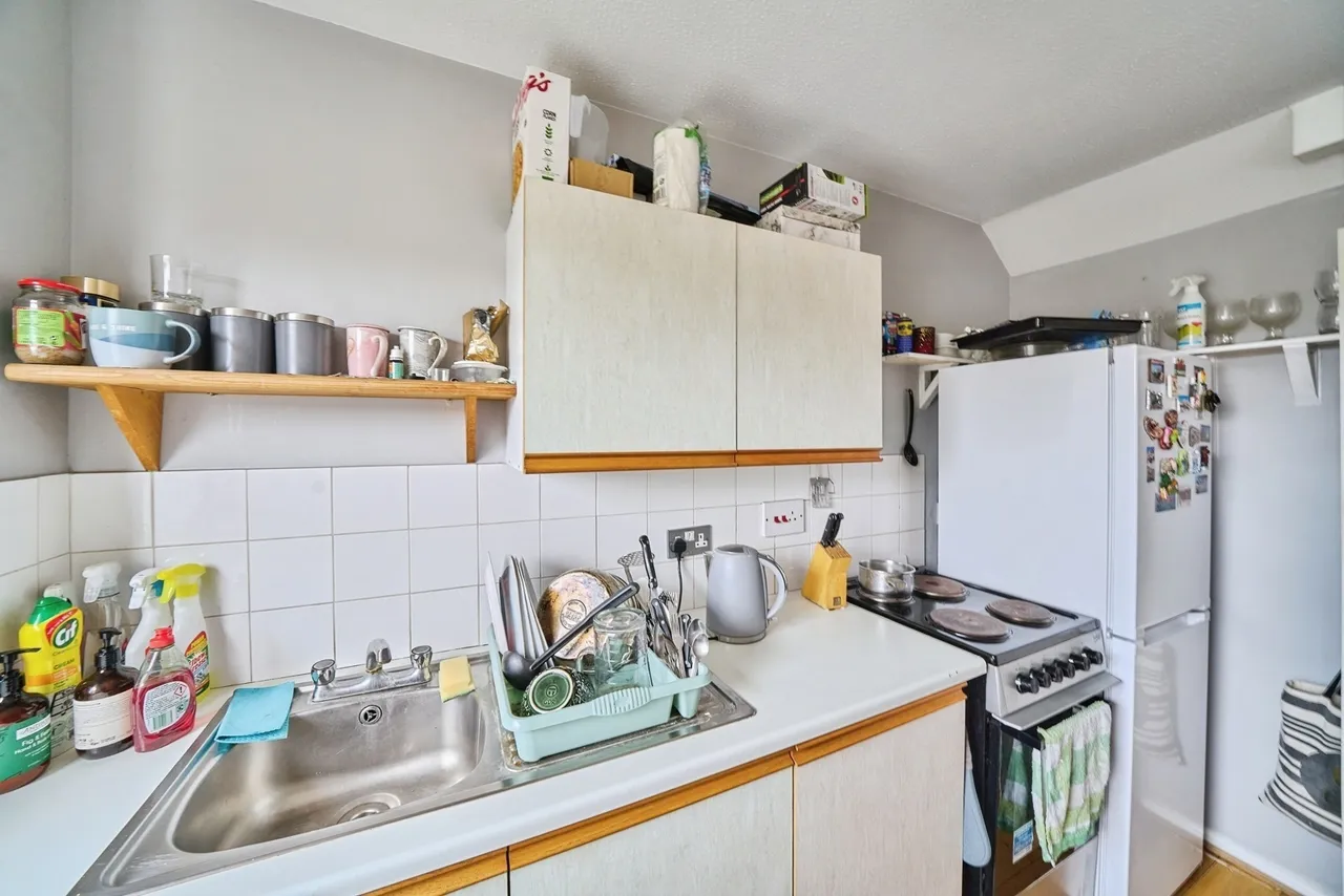 Aylesbury Close, London, E7, photo 10