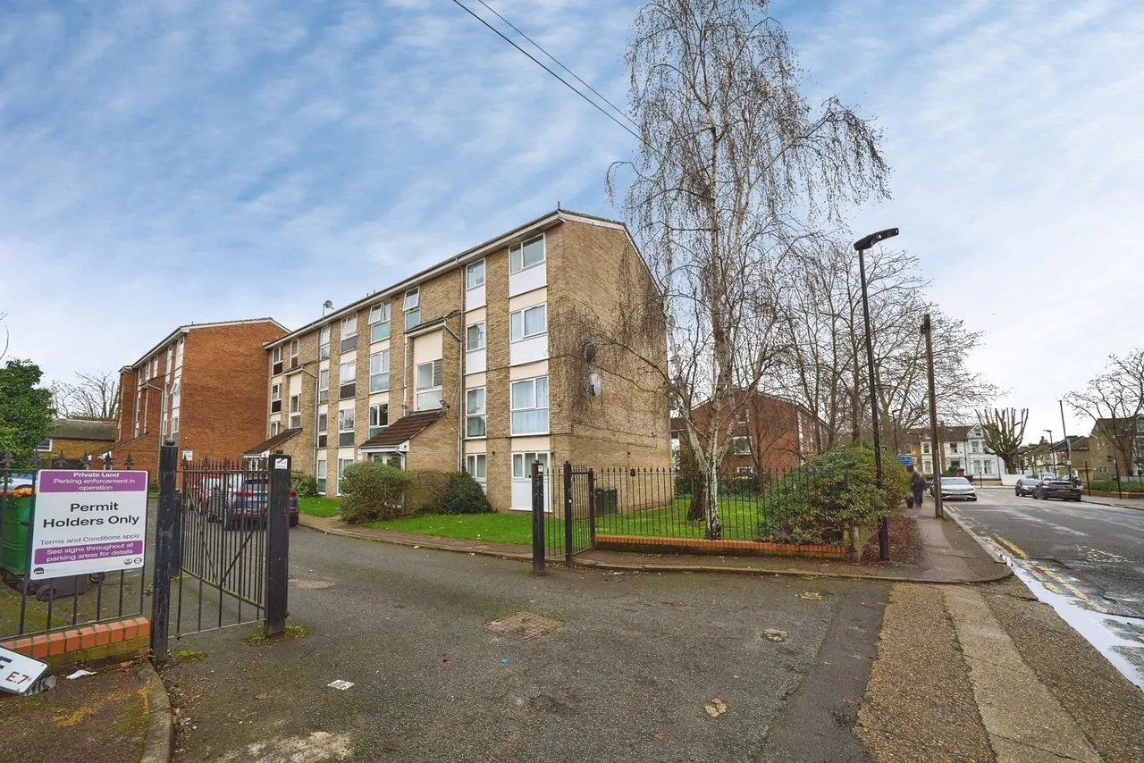 Aylesbury Close, London, E7, photo 2