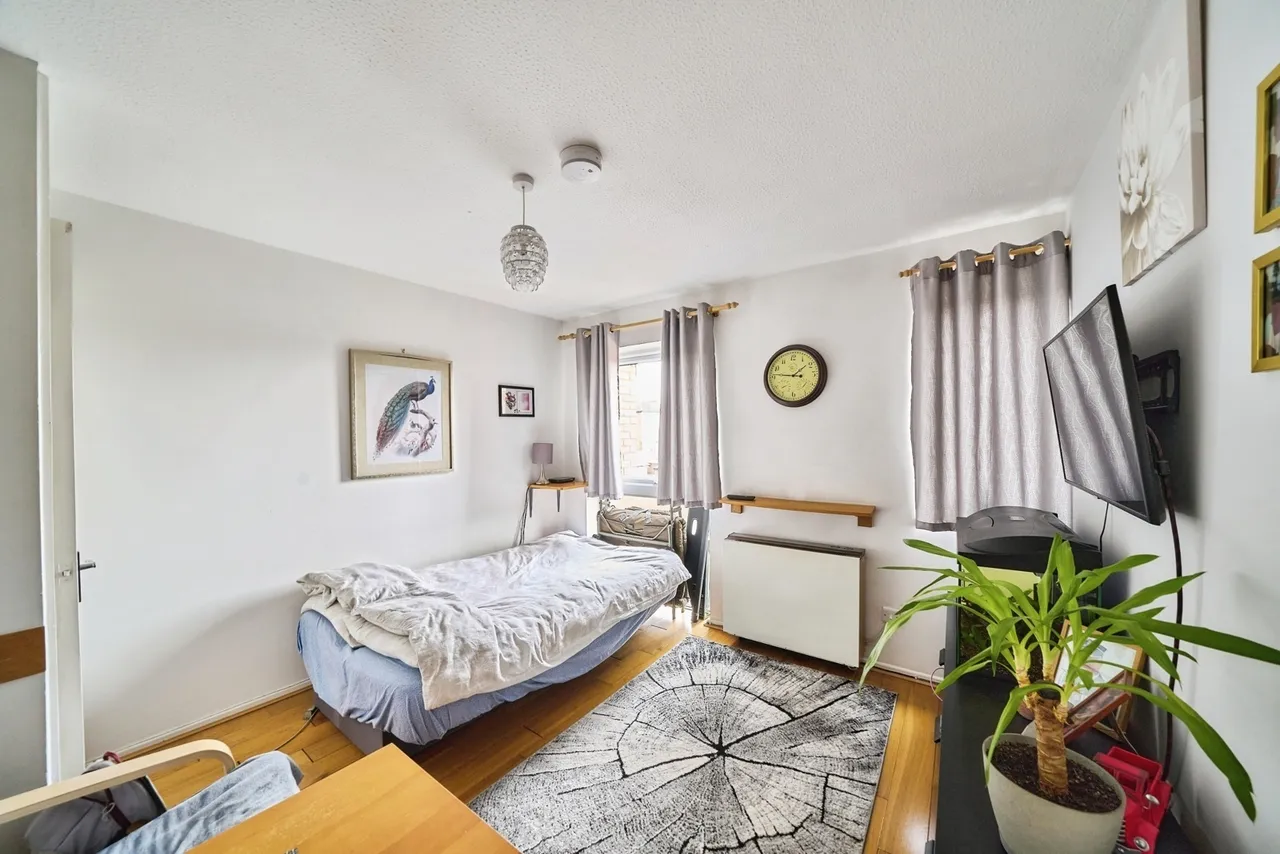 Aylesbury Close, London, E7, photo 4