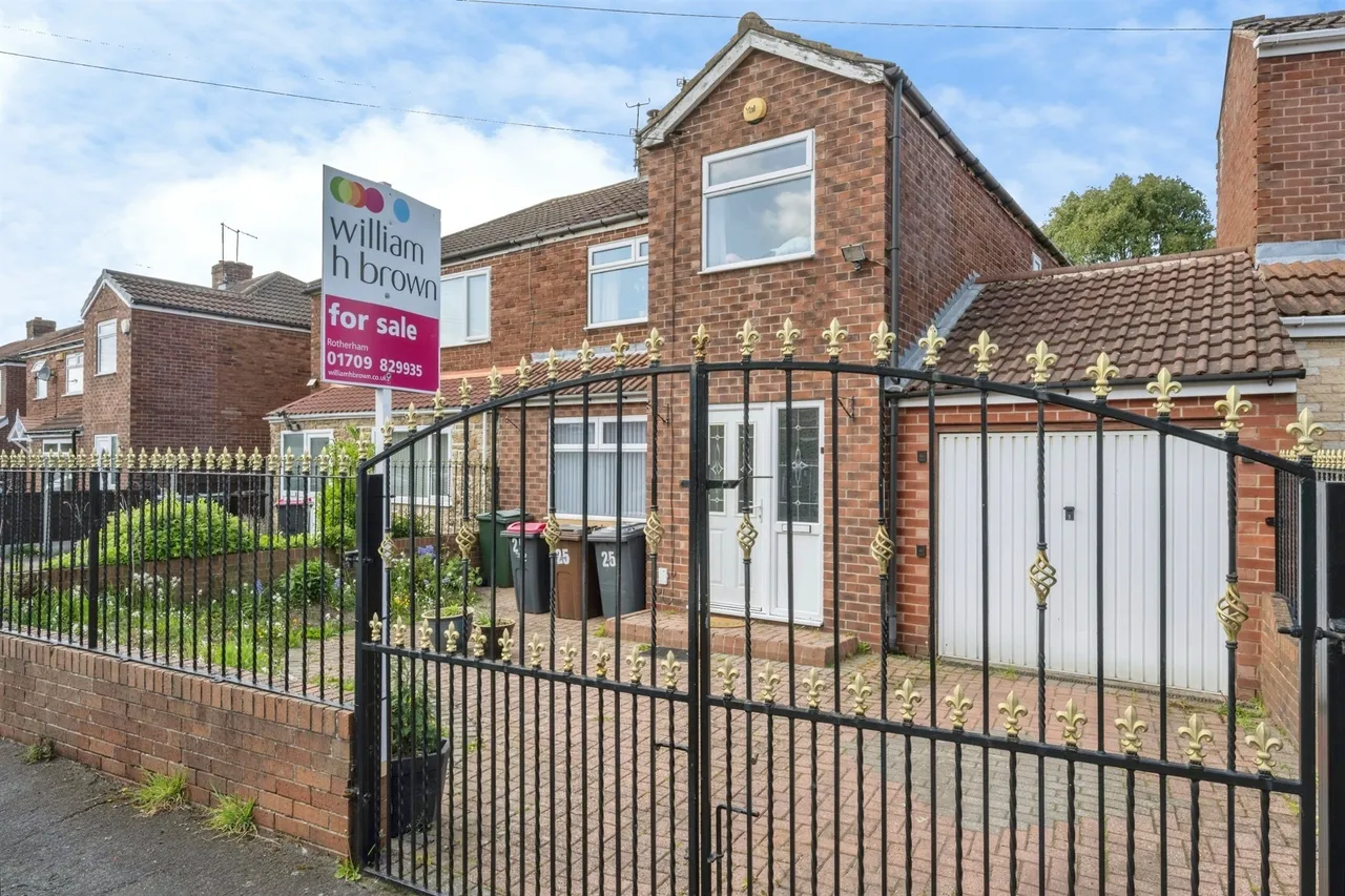 3 bed house for sale — Cherry Tree Crescent, Wickersley, Rotherham