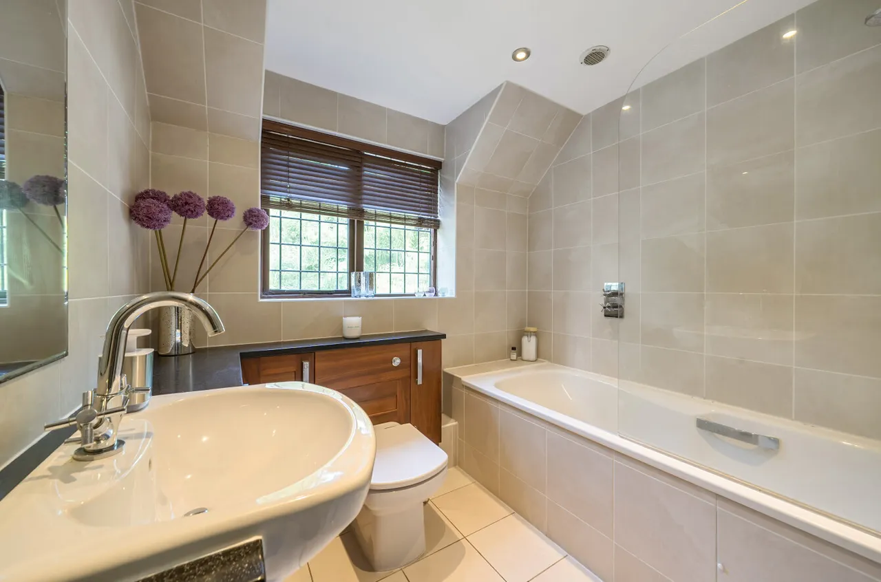 Erica Close, West End, Woking, Surrey, GU24 9PE, photo 9