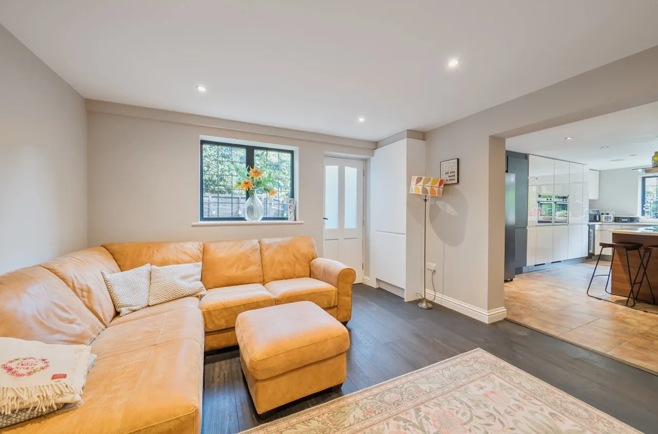 Erica Close, West End, Woking, Surrey, GU24 9PE, photo 6