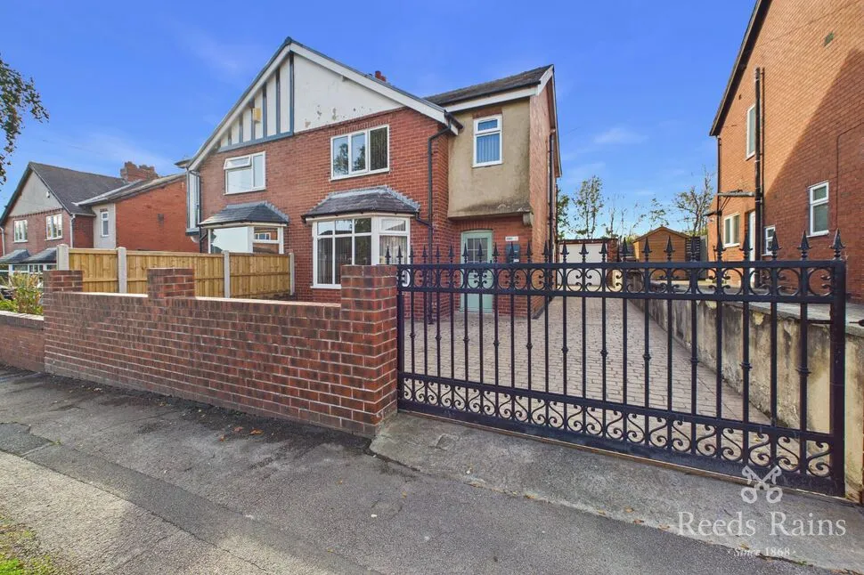 2 bed house for sale, Carleton Crest, Pontefract, WF8