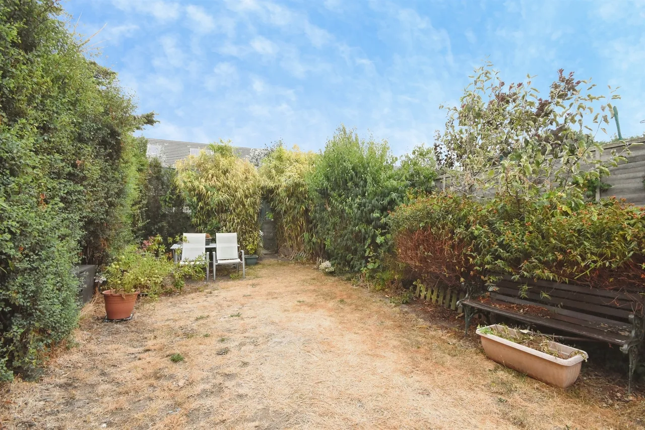 Beechfield Gardens, Romford, photo 2
