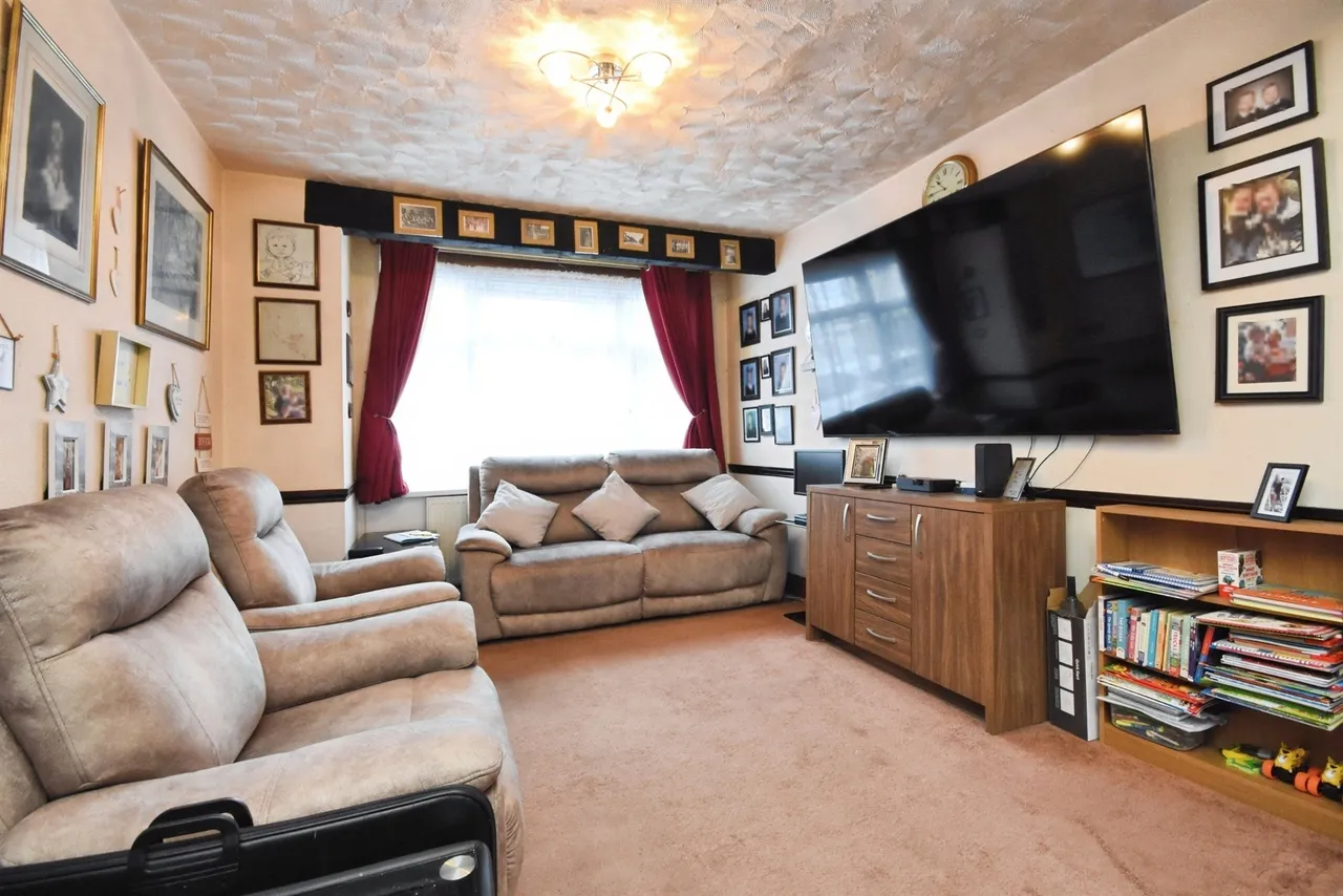 Beechfield Gardens, Romford, photo 4