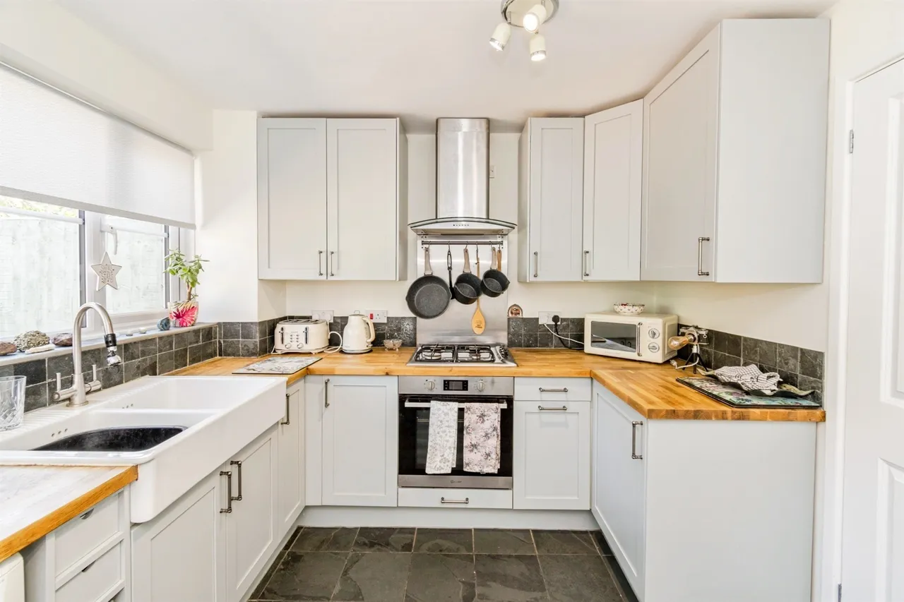 Neville Drive, ROMSEY, photo 4