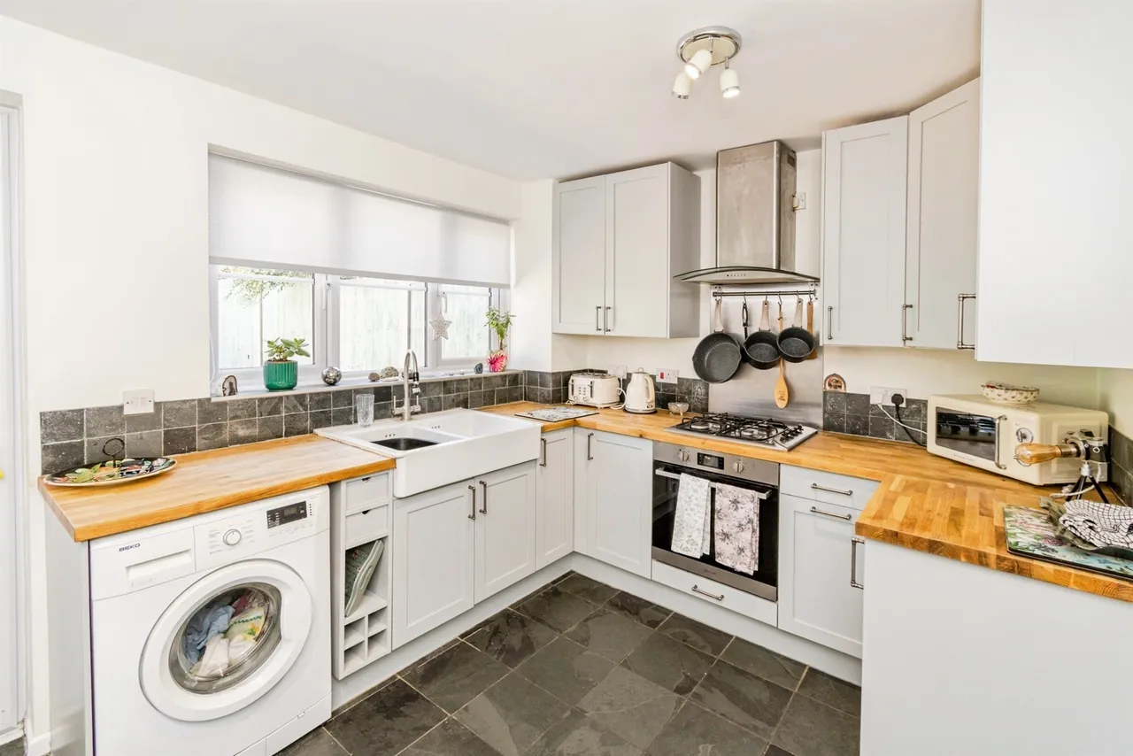 Neville Drive, ROMSEY, photo 5