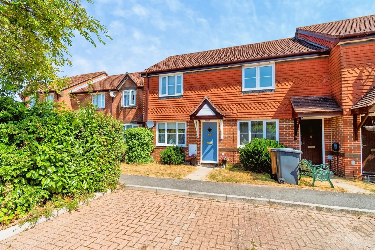2 bed house for sale — Neville Drive, ROMSEY