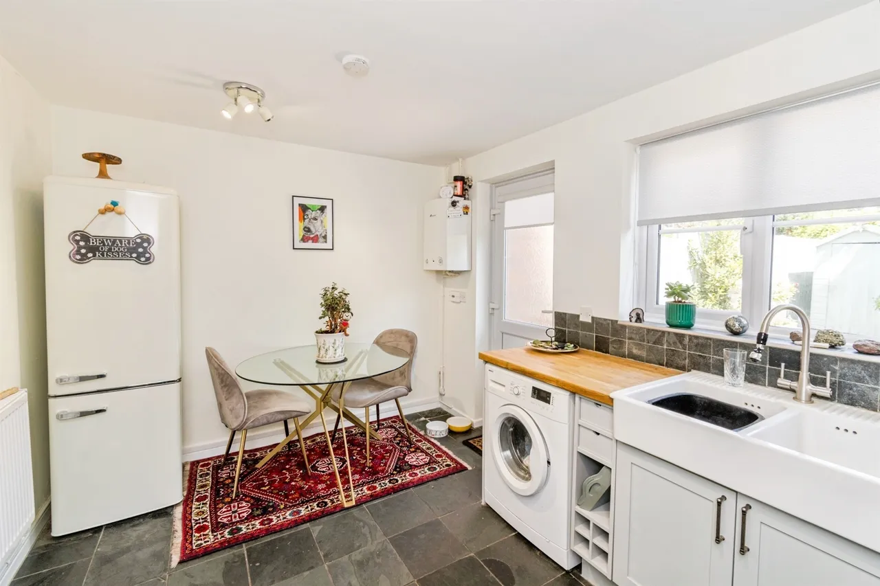 Neville Drive, ROMSEY, photo 6