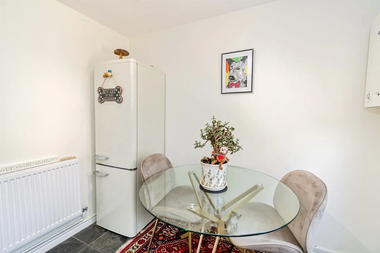 Neville Drive, ROMSEY, photo 7