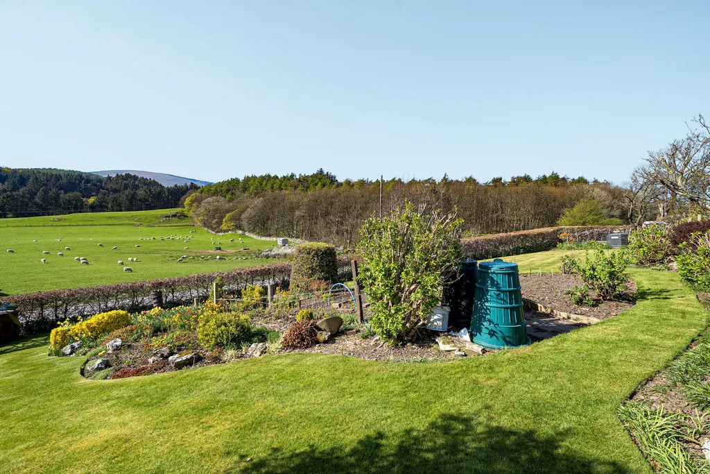 Scarr Close, The Hill, LA18, photo 30