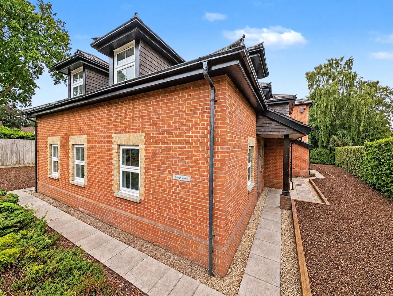 2 bed flat to rent — Dukes Ride, Crowthorne, Berkshire, RG45 6ED