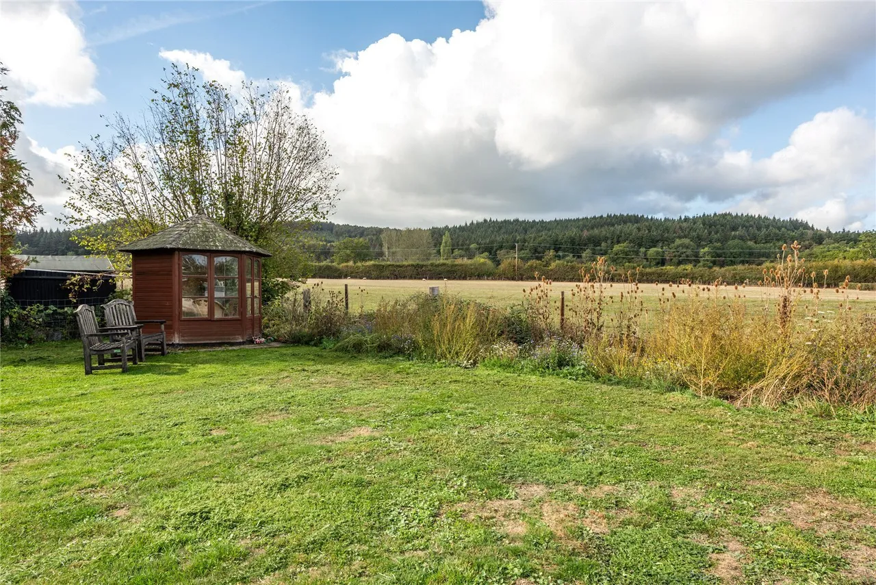 Horsham Road, Mid Holmwood, RH5, photo 6