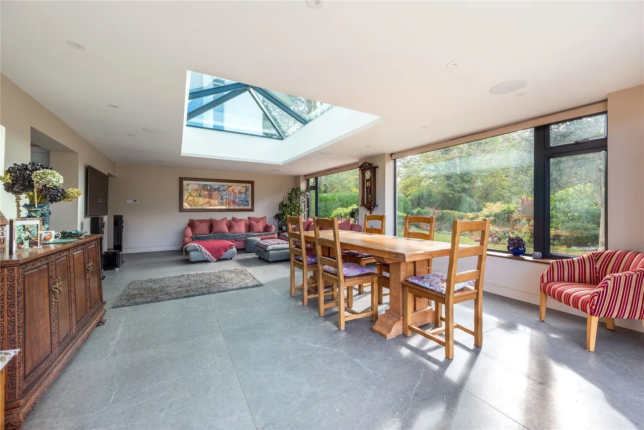 Horsham Road, Mid Holmwood, RH5, photo 9
