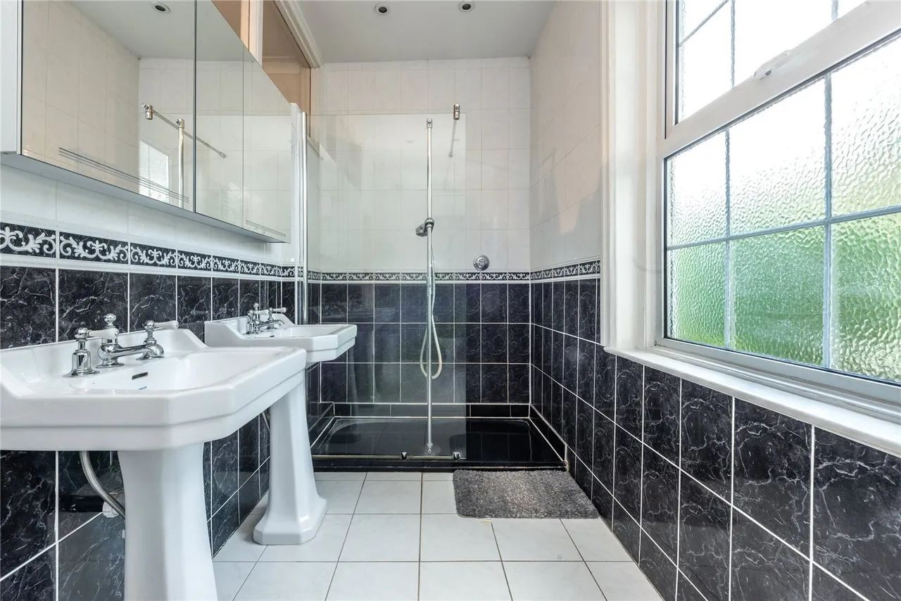 Horsham Road, Mid Holmwood, RH5, photo 15