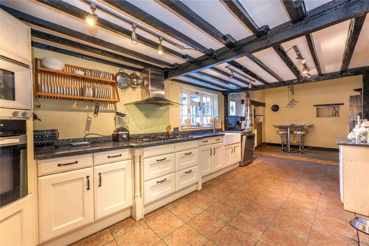 Horsham Road, Mid Holmwood, RH5, photo 4