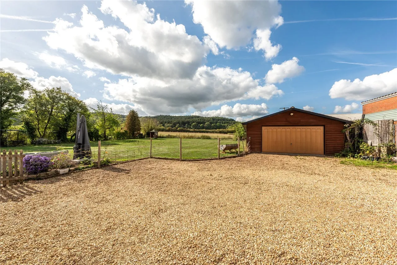 Horsham Road, Mid Holmwood, RH5, photo 22