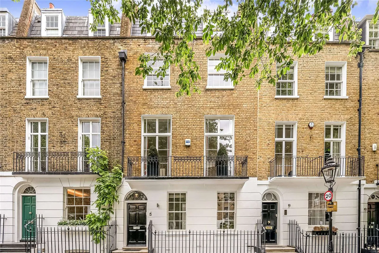 4 bed house to rent — Trevor Square, Knightsbridge, London, SW7 1DT